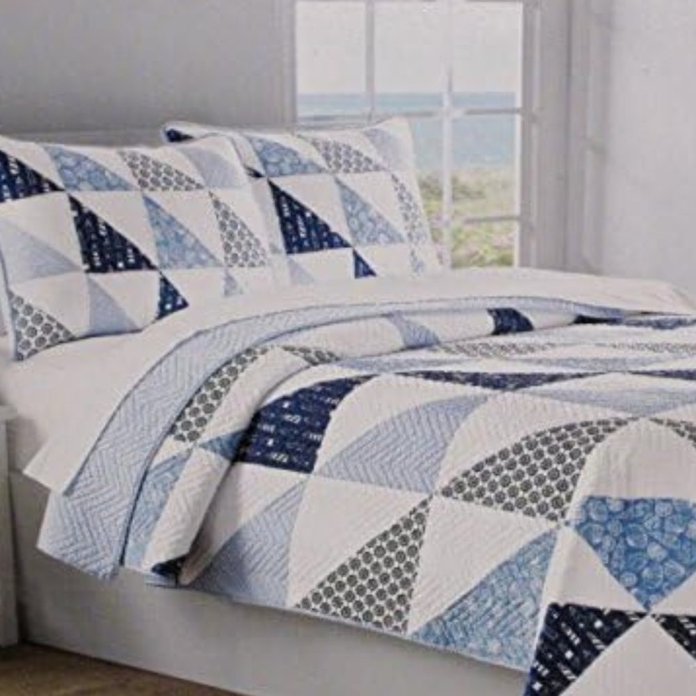 Max Studio LIGHTHOUSE NAUTICAL Twin Size Quilt & Sham Set - Cotton (68" X 86")